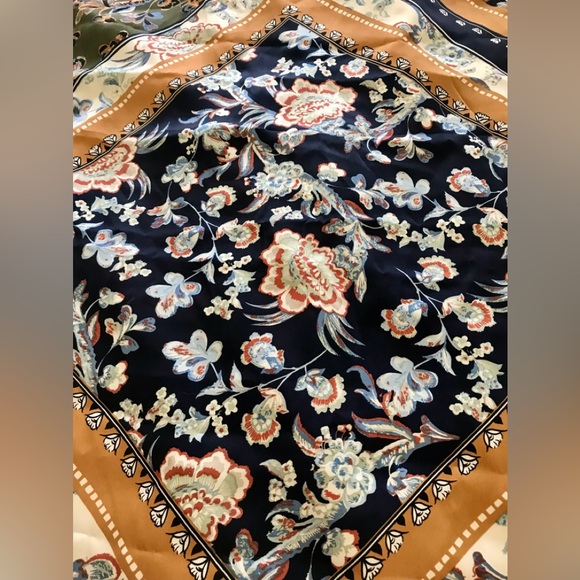 NWT Anthropologie floral print scarf. Sophisticate fashion accessory - Picture 2 of 6
